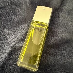 CHANEL N°19 Eau de Toilette with Silver Accents